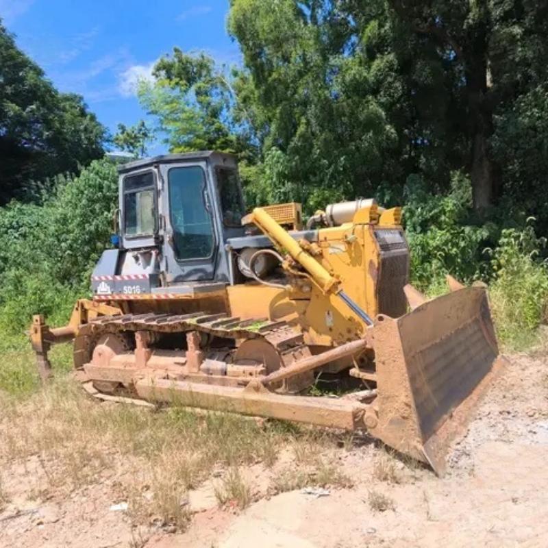 جرافة شانتوي SD16 - متخصصة في نقل التربة مزودة بخطاف