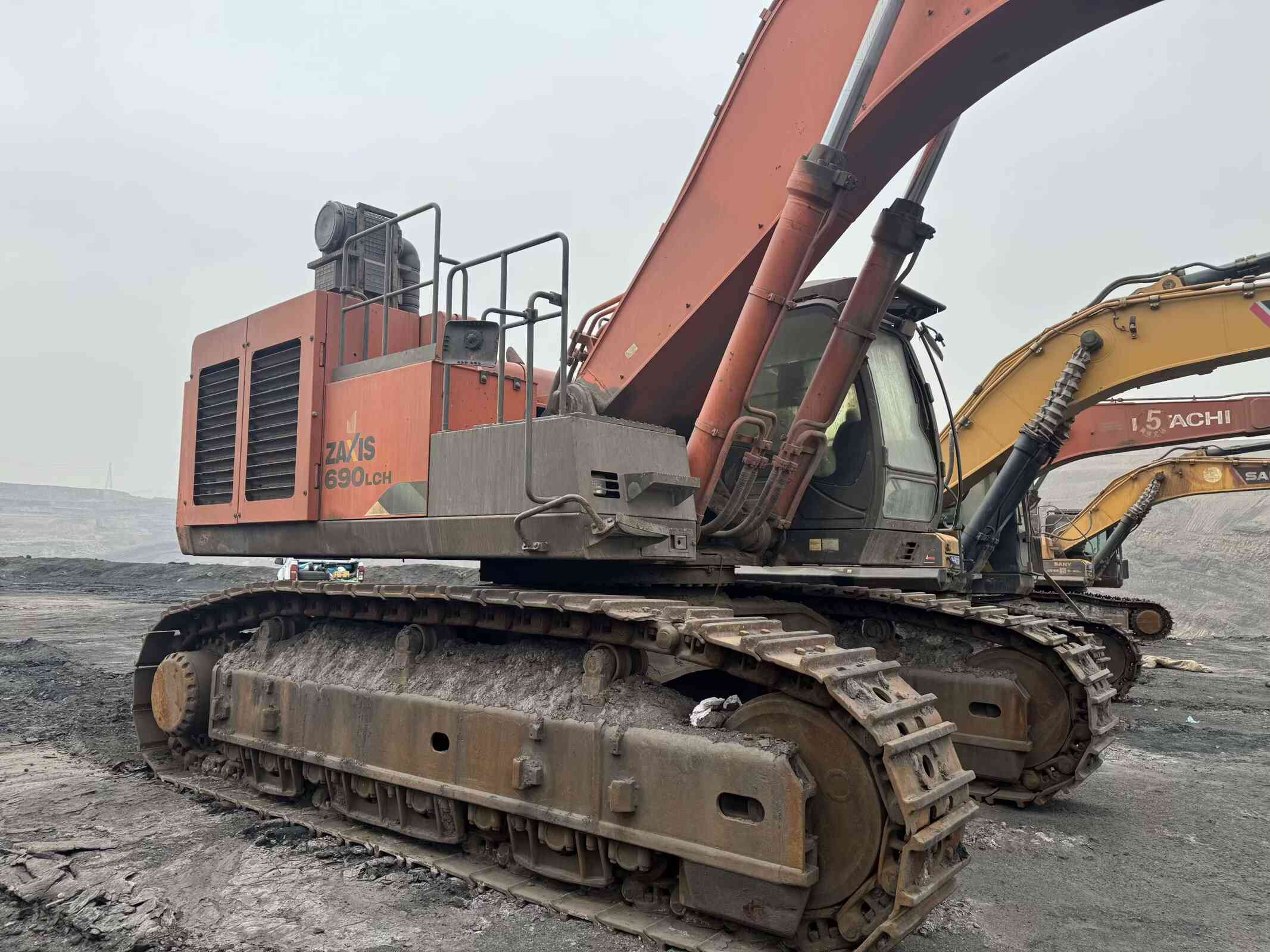 Escavadora Hitachi 690