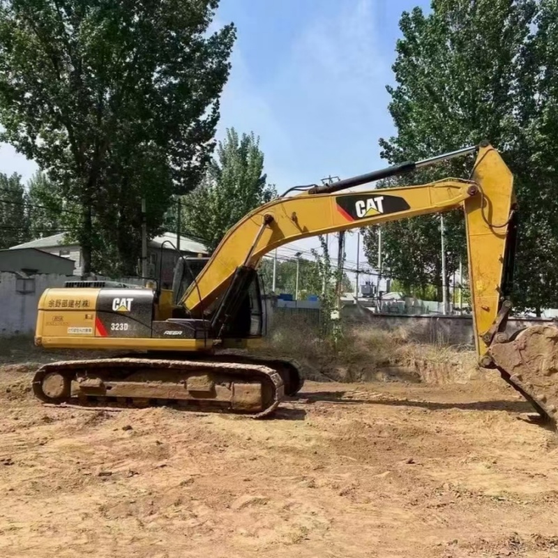 Escavadora Caterpillar Usada - Escolha de Alta Eficiência
