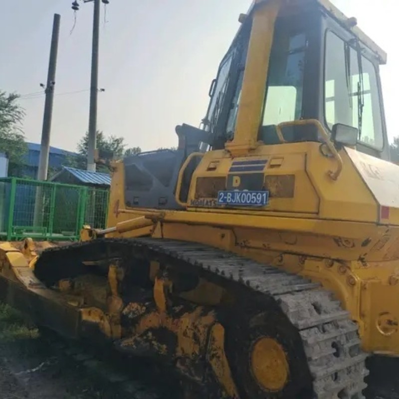 Komatsu D65E-12 Dozer – Terraplenagem pronta para África