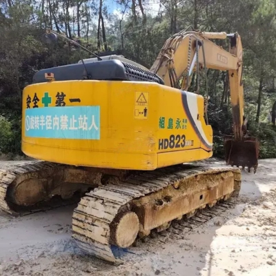 2010 Kato HD823MRIII Excavator 10000 Jam