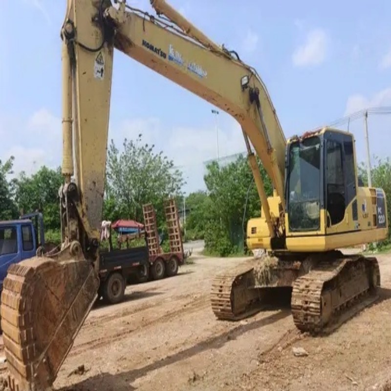 Escavadora Komatsu PC200-8N1 usada