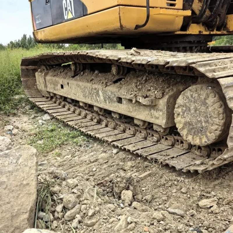 Escavadora Caterpillar 323DL – Solução de terraplenagem pronta para África