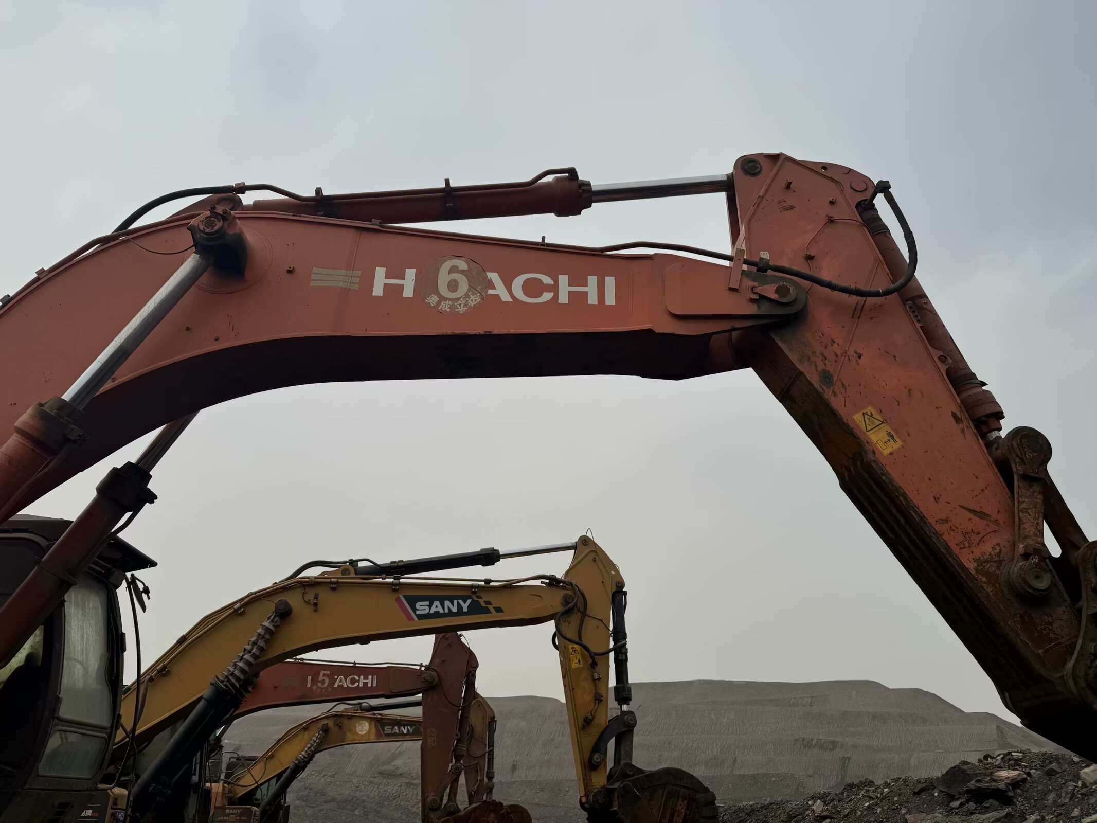 Escavadora Hitachi 690