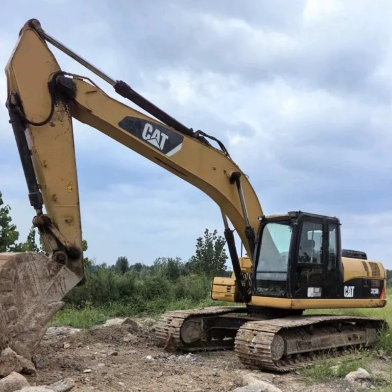 Escavadora Caterpillar 323DL – Solução de terraplenagem pronta para África