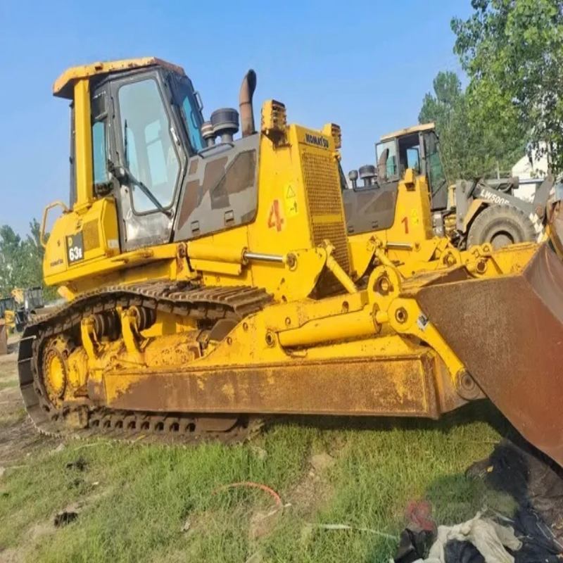 Komatsu D65E-12 Dozer – Terraplenagem pronta para África