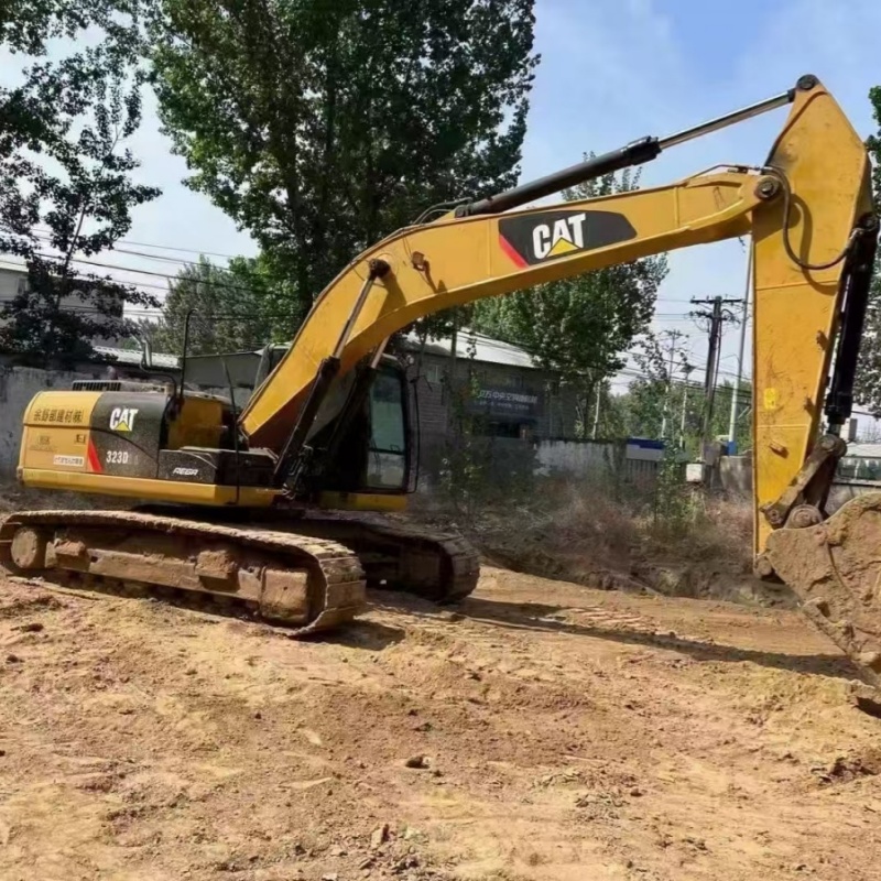 Escavadora Caterpillar Usada - Escolha de Alta Eficiência