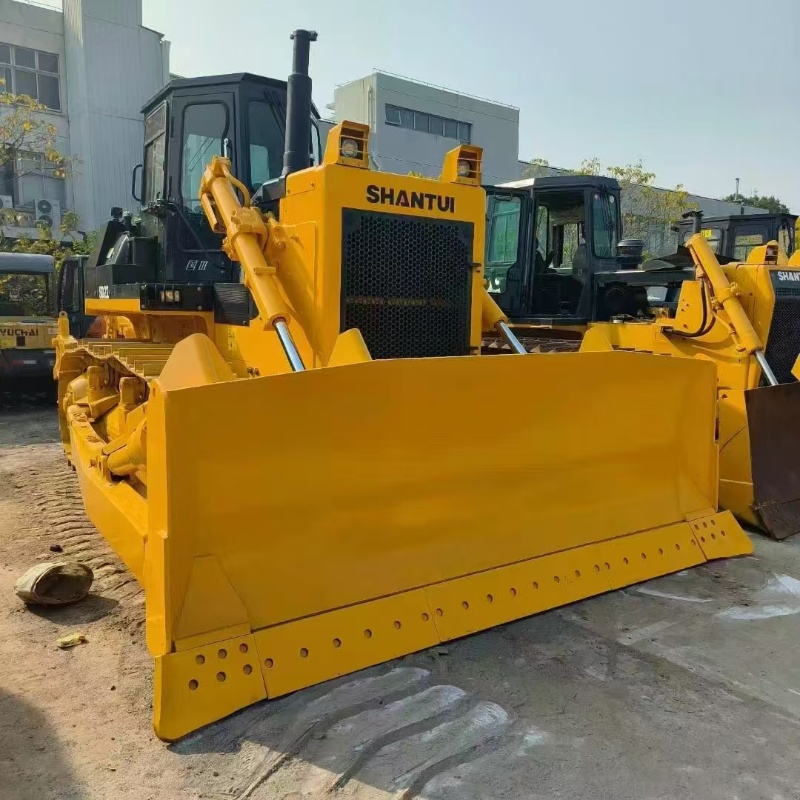 Trator de rastos usado Shantui com poucas horas de uso