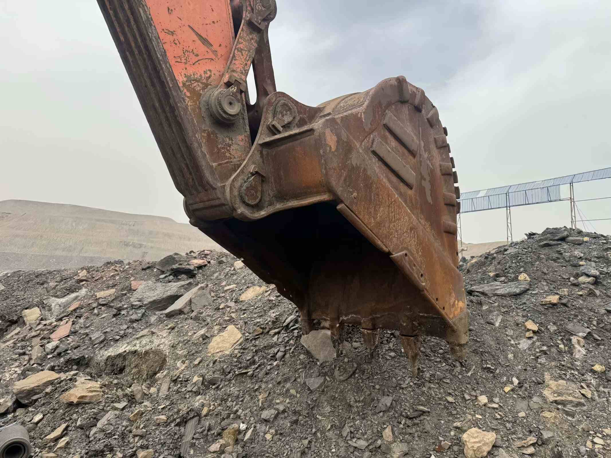 Escavadora Hitachi 690