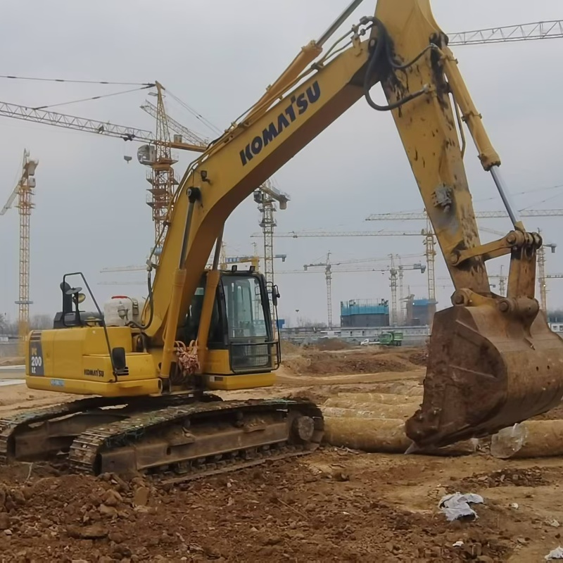 Escavadora Komatsu PC220