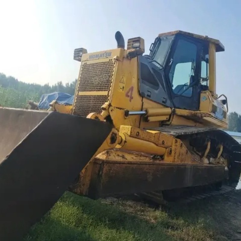 Komatsu D65E-12 Dozer – Terraplenagem pronta para África