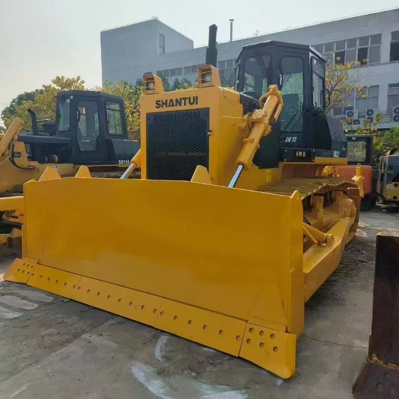 Trator de rastos usado Shantui com poucas horas de uso